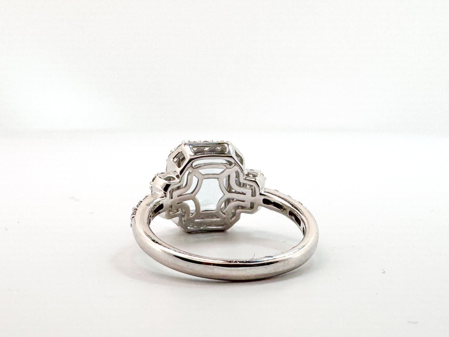 14K, white gold, Aquamarine and diamond fashion ring