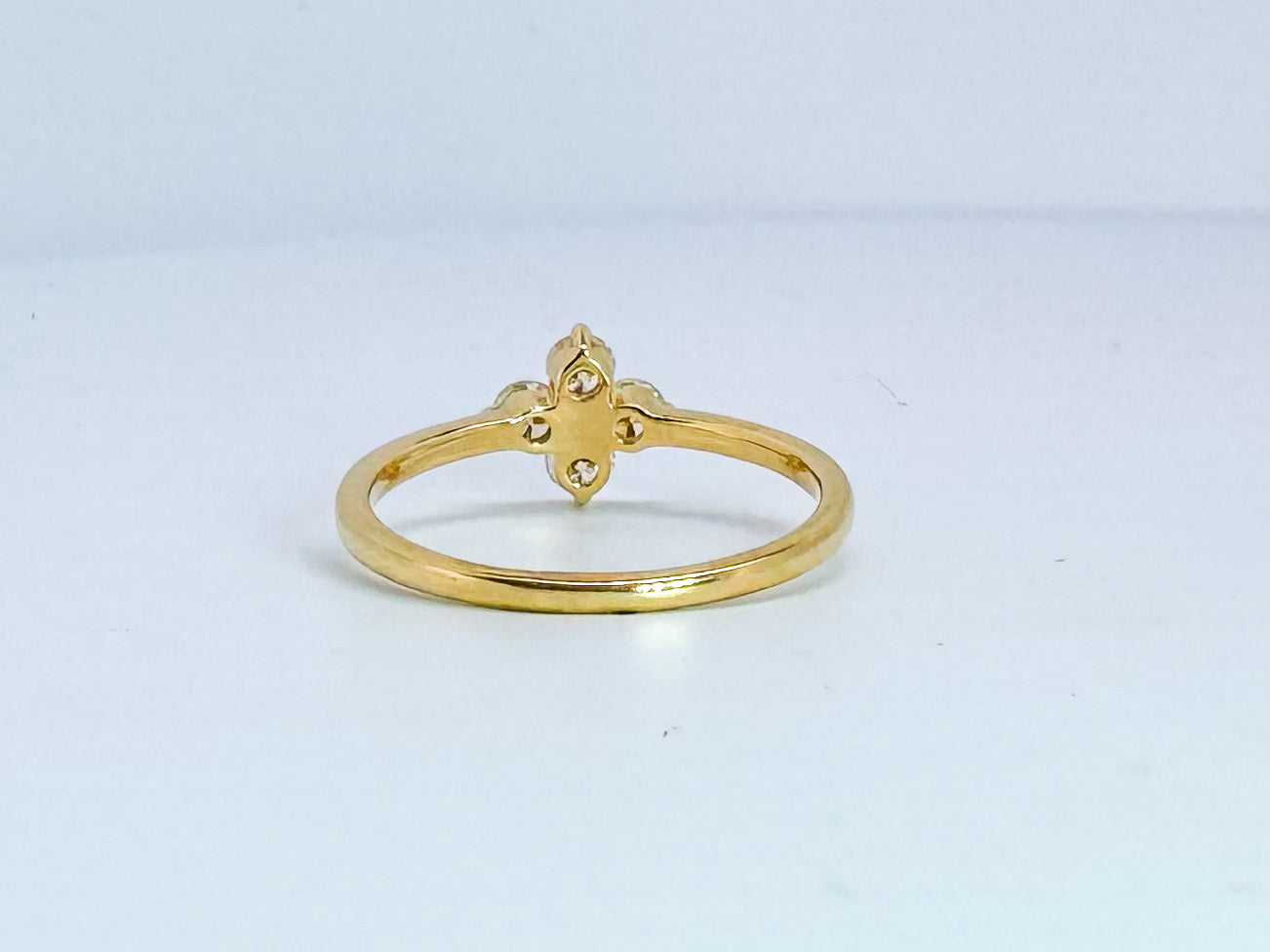 14k yellow gold diamond flower ring