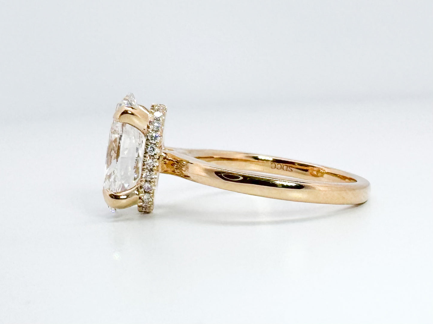 14K, Yellow gold 3.03 lab grown oval VS1 E with hidden halo. IGI Certification