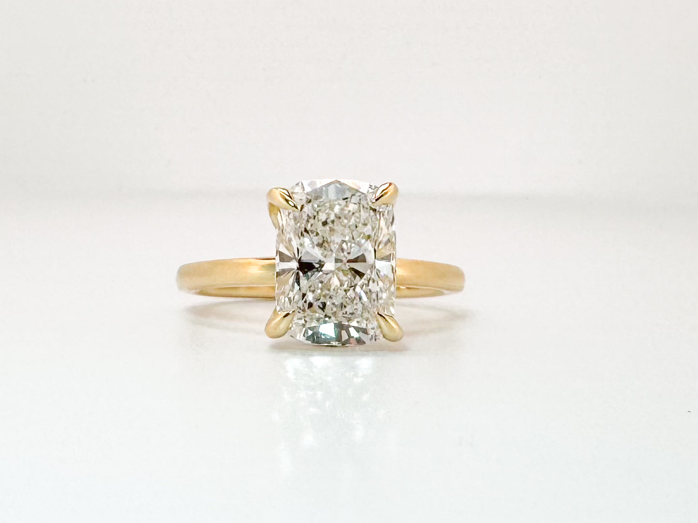 14k, Yellow gold, 3.07 carat  Elongated cushion cut, VS1 E lab grown engagement ring. IGI certified