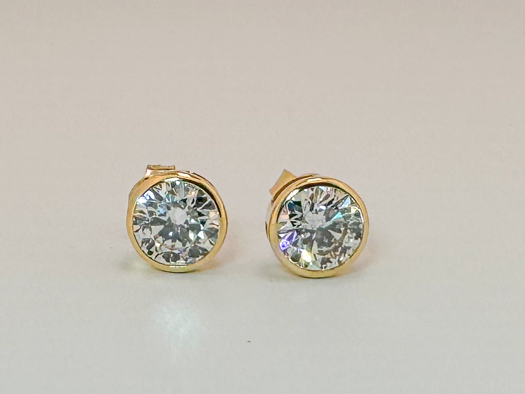 14k, yellow gold 2.37 carat total weight, Lab grown, Ideal diamond stud earrings VS2 E. IGI certified
