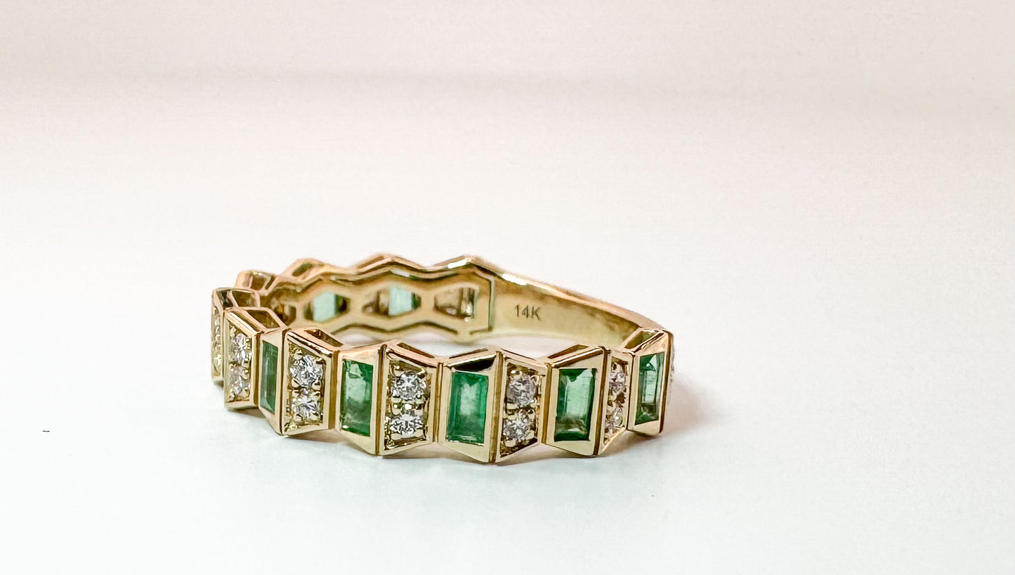 14k, yellow gold natural diamond and emerald fashion ring.