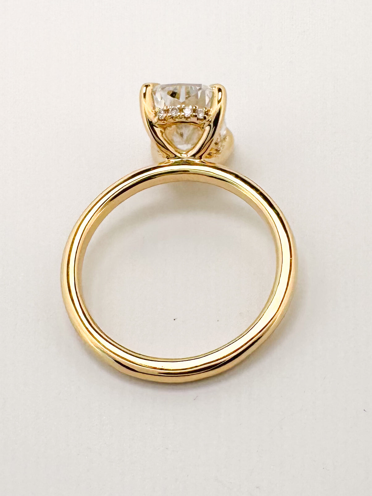 14k, Yellow gold, 3.07 carat  Elongated cushion cut, VS1 E lab grown engagement ring. IGI certified