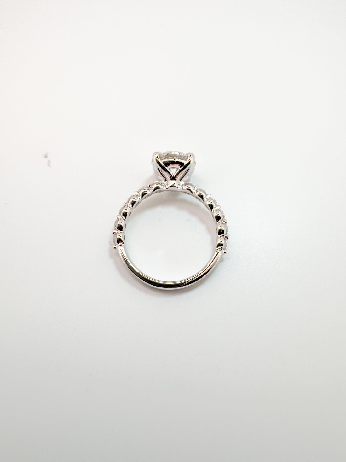 14K, white gold, 3.06 VS2 F Round brillioant set with .52 carats of side diamonds. IGI certified