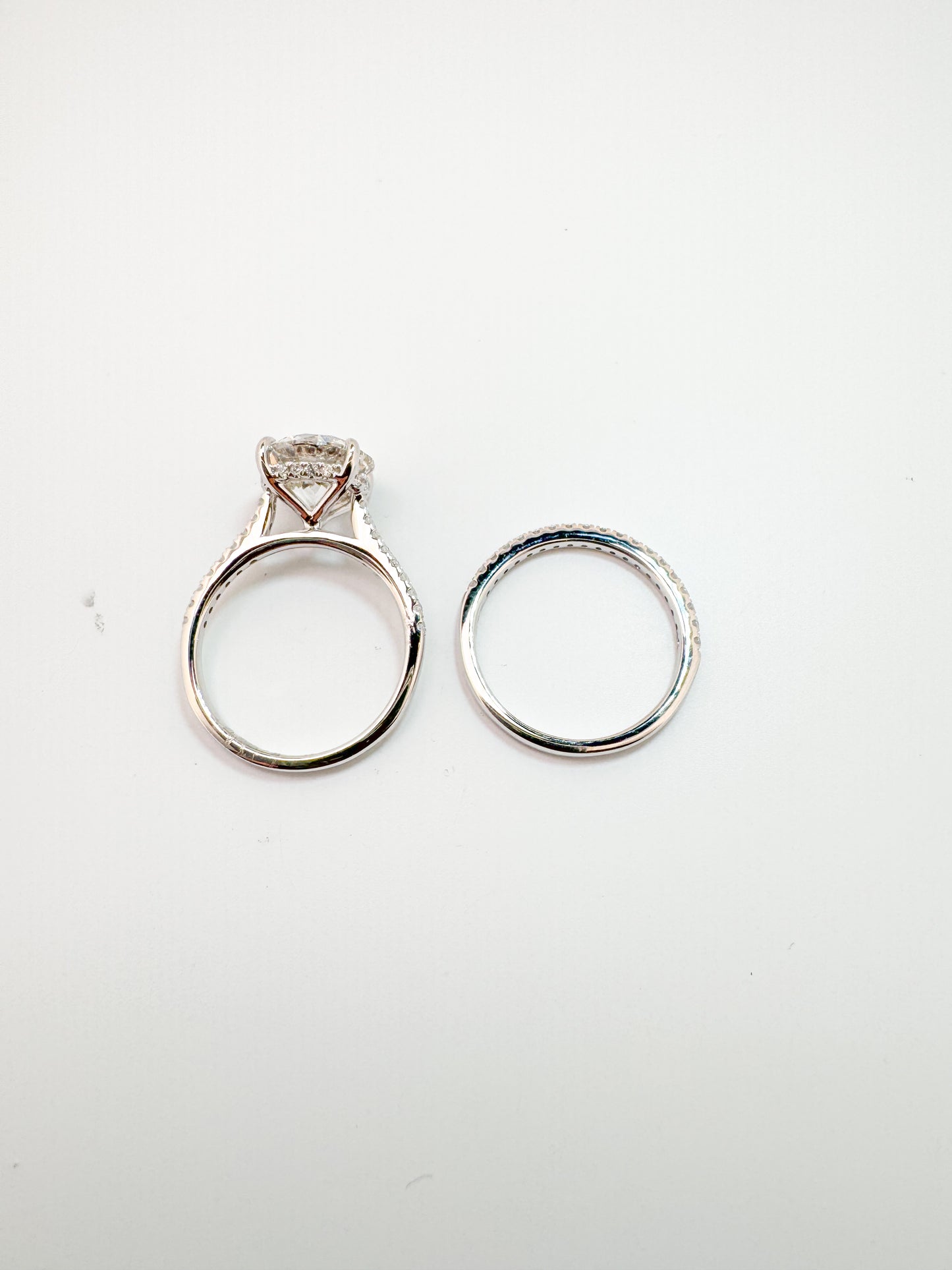 14K,White gold 4.18 lab grown round brilliant set with .32 side diamonds. Wedding set. IGI certified
