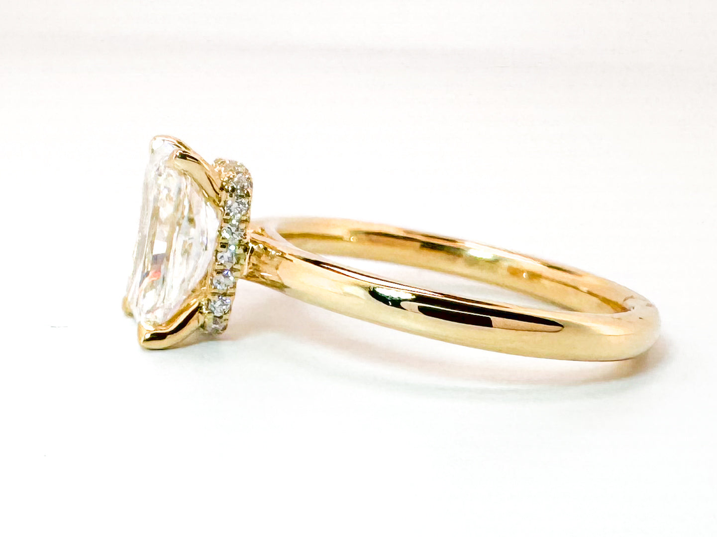 14K, Elongated 2.00 carat, VS2 F ,radiant cut,  lab grown engagement ring. IGI Certified.