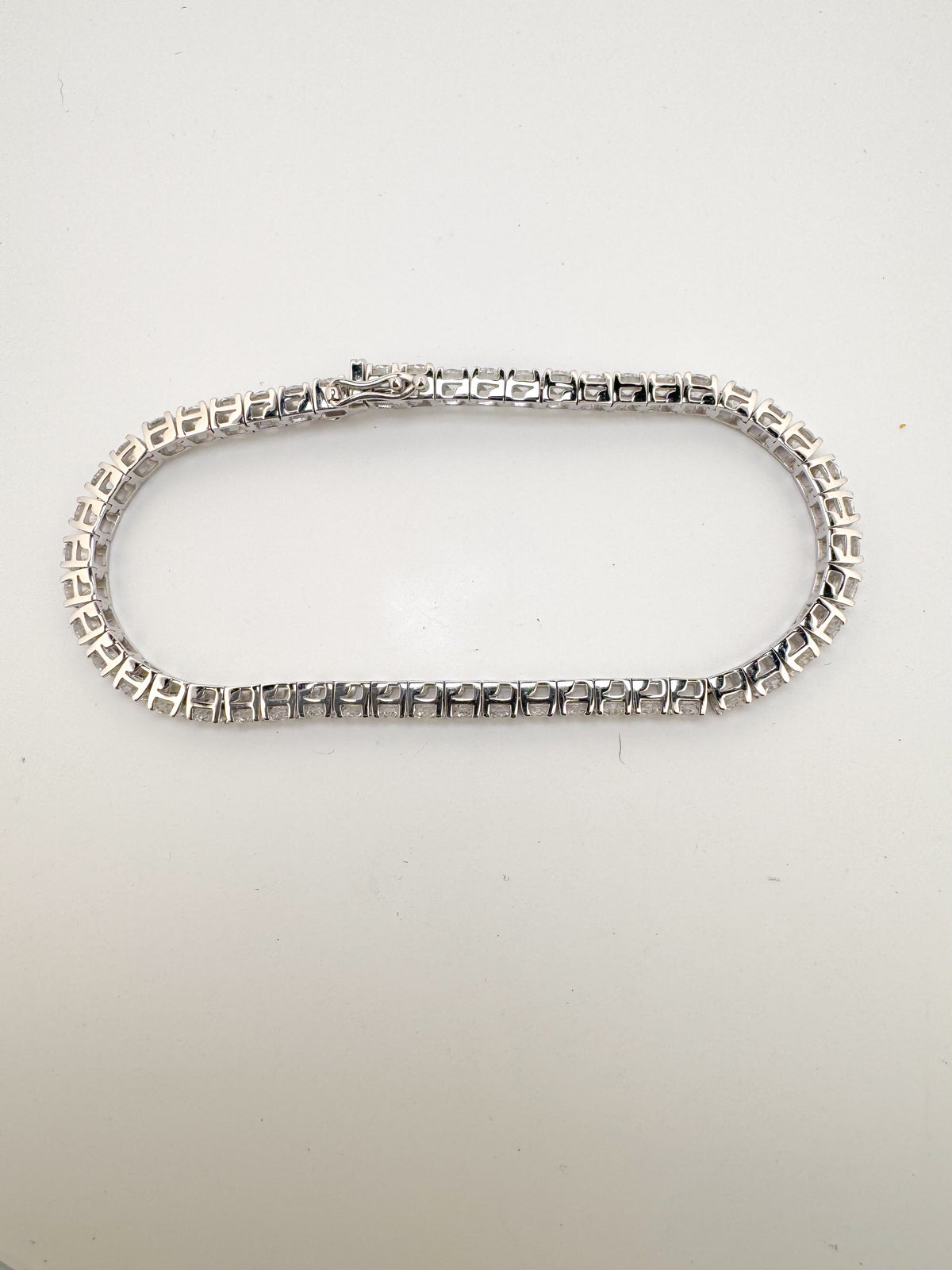 14K, white gold 10.0 carats of lab grown diamond tennis bracelet.