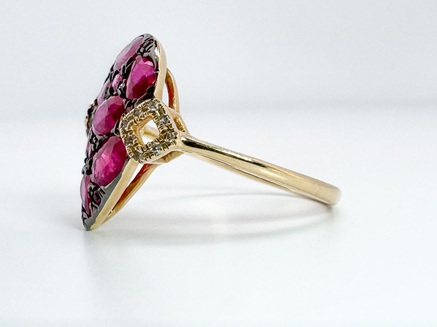 14K, Yellow gold, Natural ruby and diamond cluster ring.