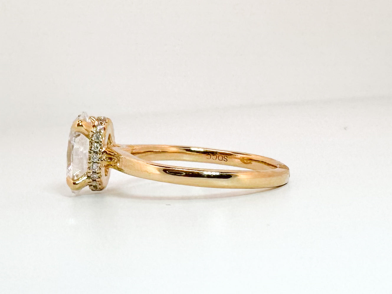 14K, Yellow gold, 2.04 carat oval lab diamond engagement ring. VS1 D IGI certified