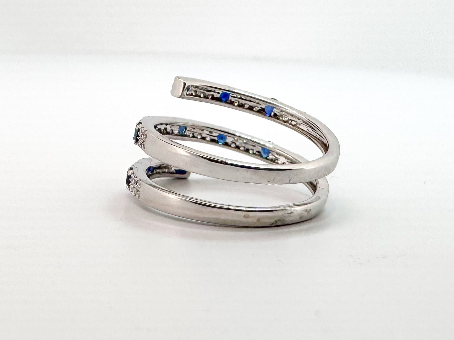 14K,White gold, natural sapphire and diamond ring.