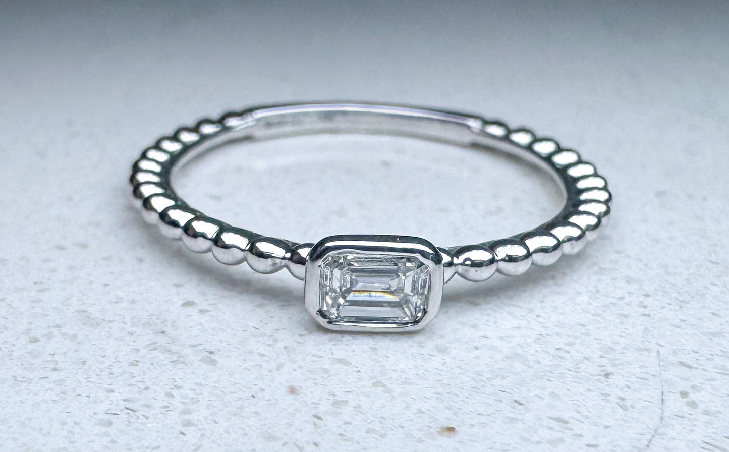 14kw beaded emerald cut fashion/ stack ring