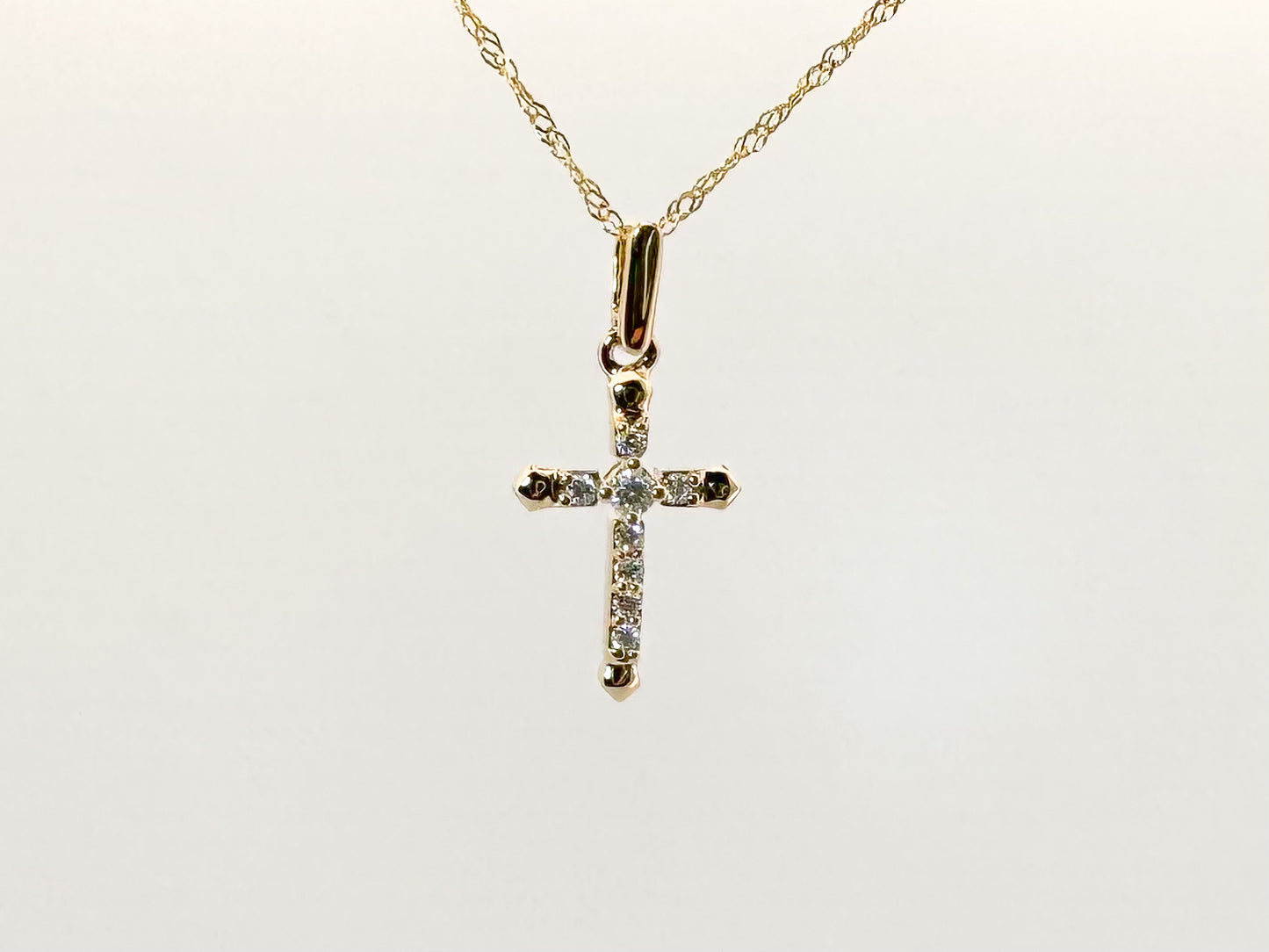 14k .07 dtw natural diamond petite cross