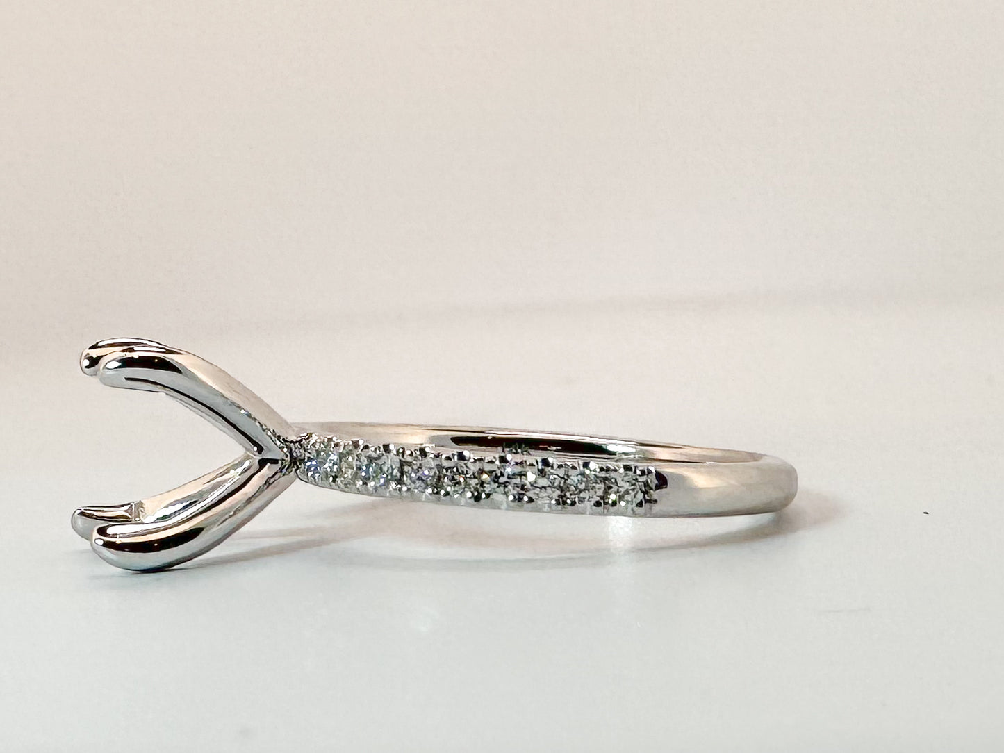 14K, white gold, .20 carat total weight, diamond semi mount for an 8mm stone.