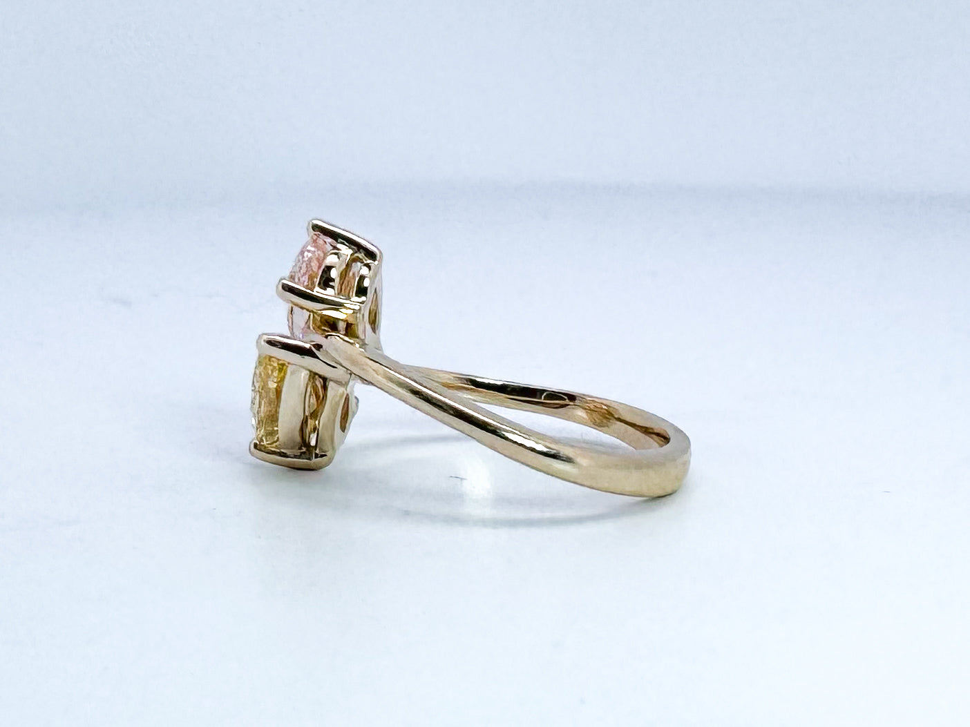 14k, yellow gold Fancy vivid pink and Fancy vivid yellow lab grown diamond ring. IGI certified