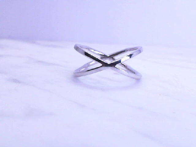 14kw open criss cross .17 ctw diamond fashion ring