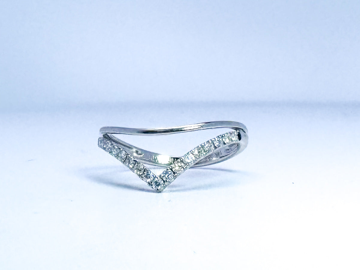 14k, white gold .30 carat total weight cheveron ring.