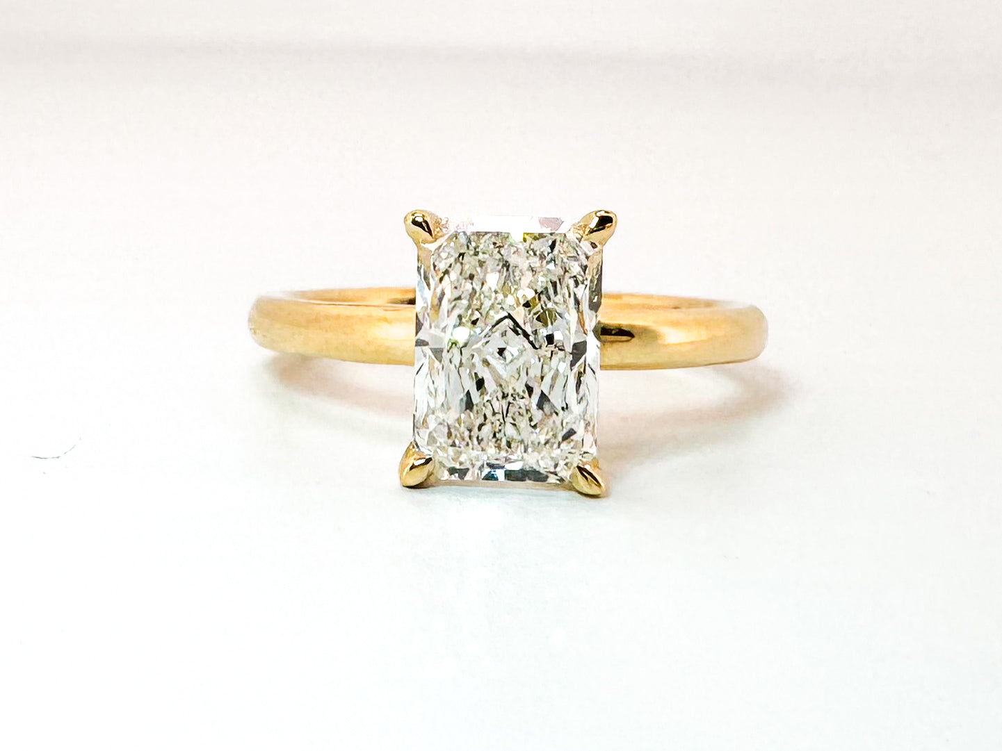 14K, Elongated 2.00 carat, VS2 F ,radiant cut,  lab grown engagement ring. IGI Certified.
