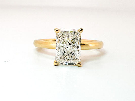 14K, Elongated 2.00 carat, VS2 F ,radiant cut,  lab grown engagement ring. IGI Certified.