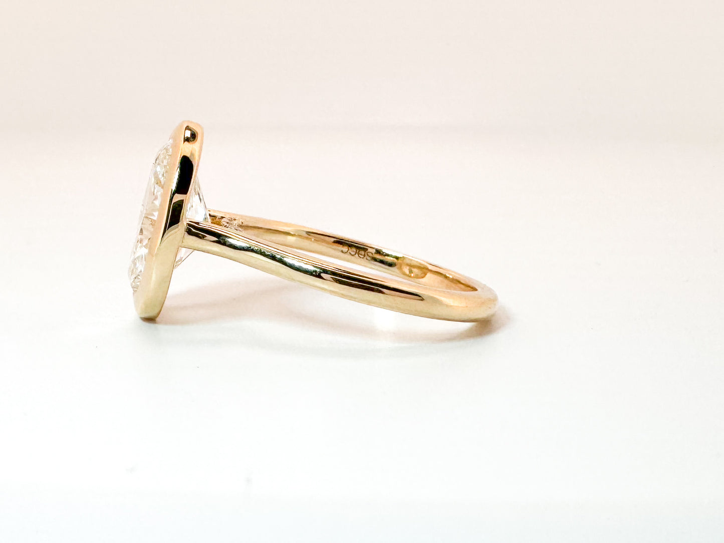 14K,yellow gold 3.03 carat, lab grown ,oval, diamond engagement ring. F VS1 IGI Certified