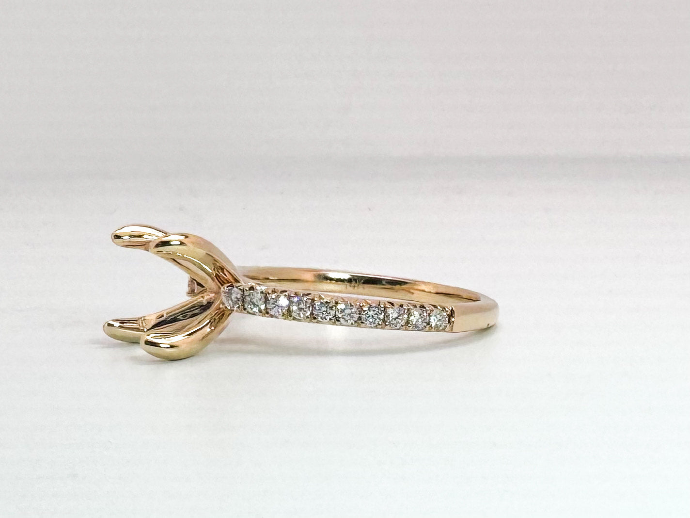 14k, yellow gold .25 natural diamond semi mount to hold an 8mm round stone