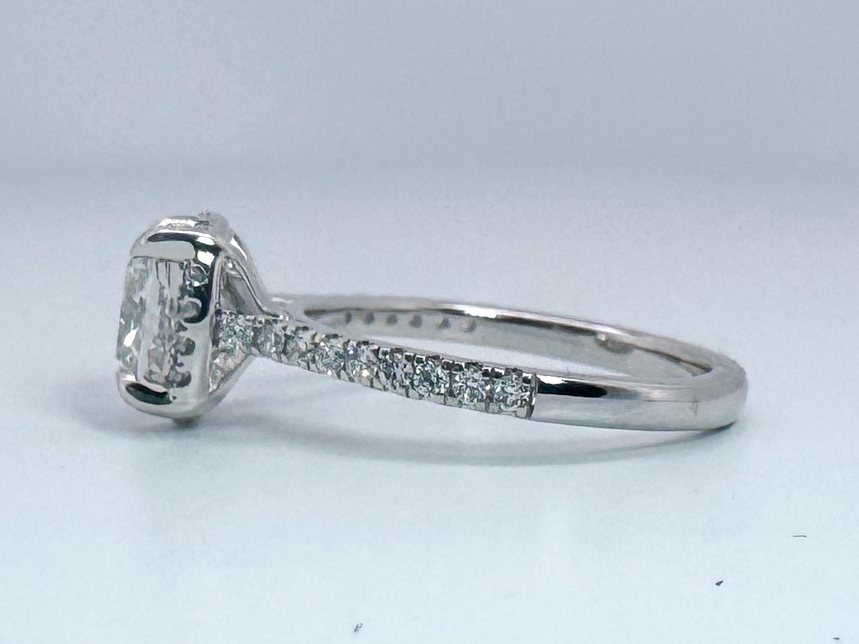 14kw 1.83 cushion cut center with .27 carats of side diamonds. Lab grown. IGI certified