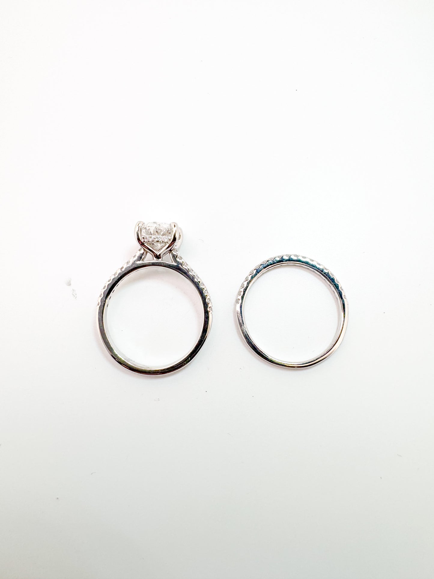 14K, White gold 2.08 VS2 E Lab grown oval set with .44 carats of side diamonds IGI certified