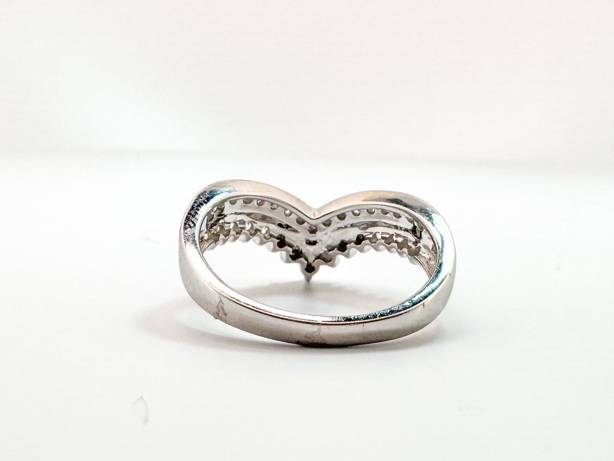 14K, White gold, .50 carat total weight, diamond "V" band