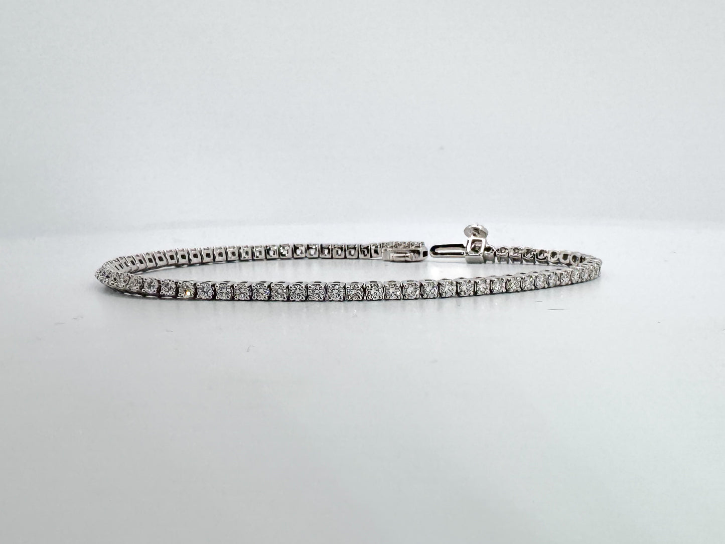 14k, white gold, 2.00 carat, lab grown diamond tennis bracelet. VS1/VS2 E-F