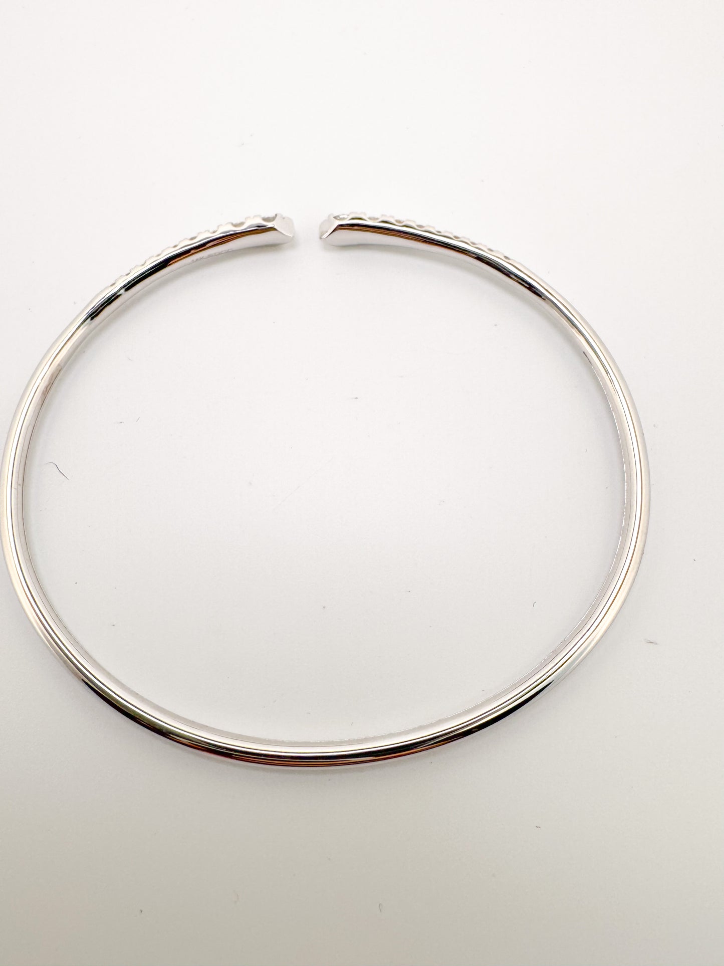 14kw taperd lab grown diamond bangle bracelet.