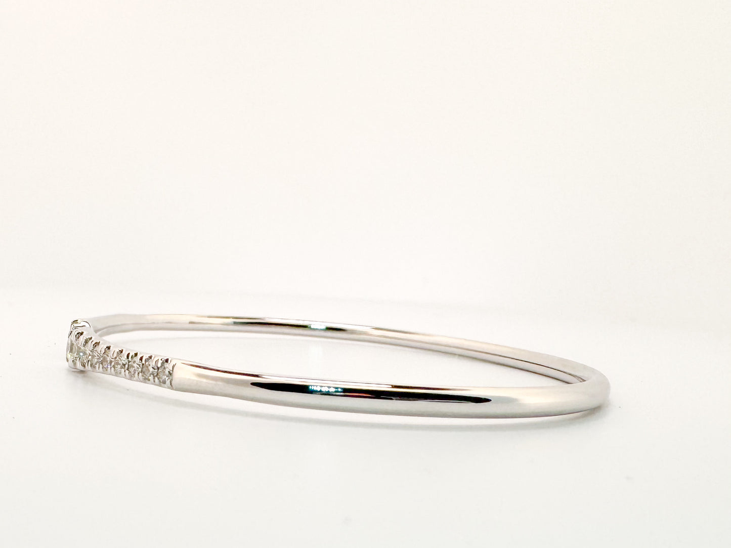 14kw taperd lab grown diamond bangle bracelet.