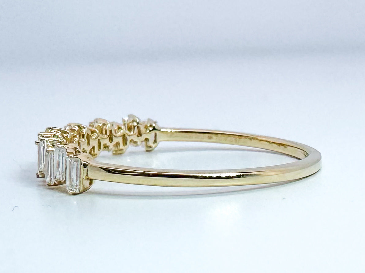 14K, Yellow gold, staggard baguette, natural diamond band.