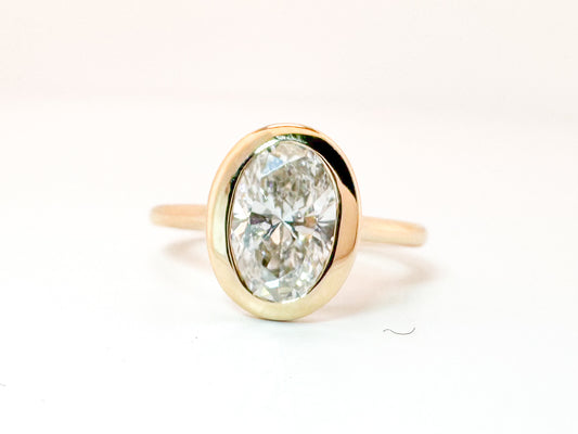 14K, Yellow gold, 2.04 carat, lab grown oval engagement ring. VVS2 F  IGI Certified