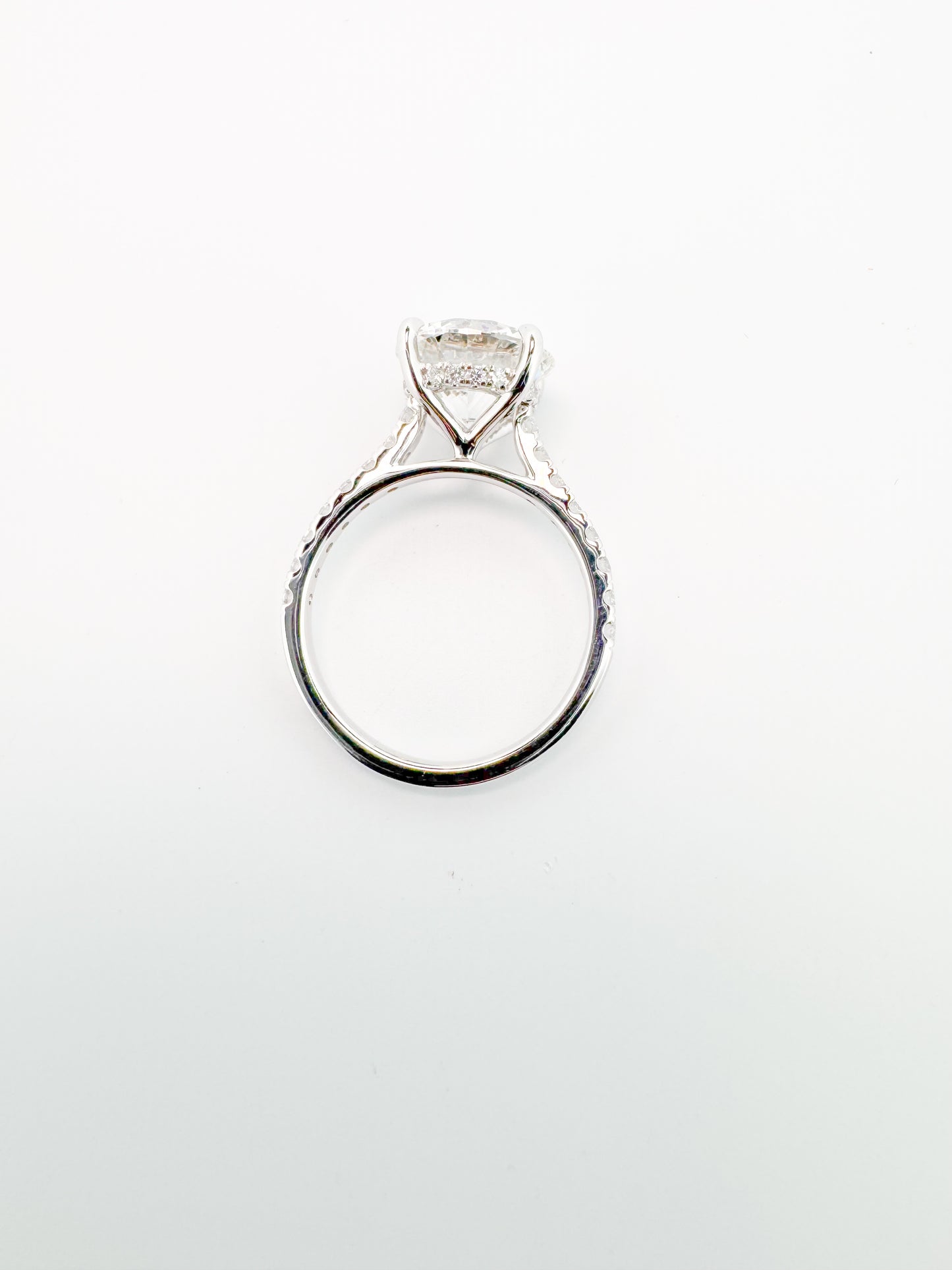 14K, White gold, 4.08 carat VS1 F lab grown center with .47 carats of side diamonds. IGI certified