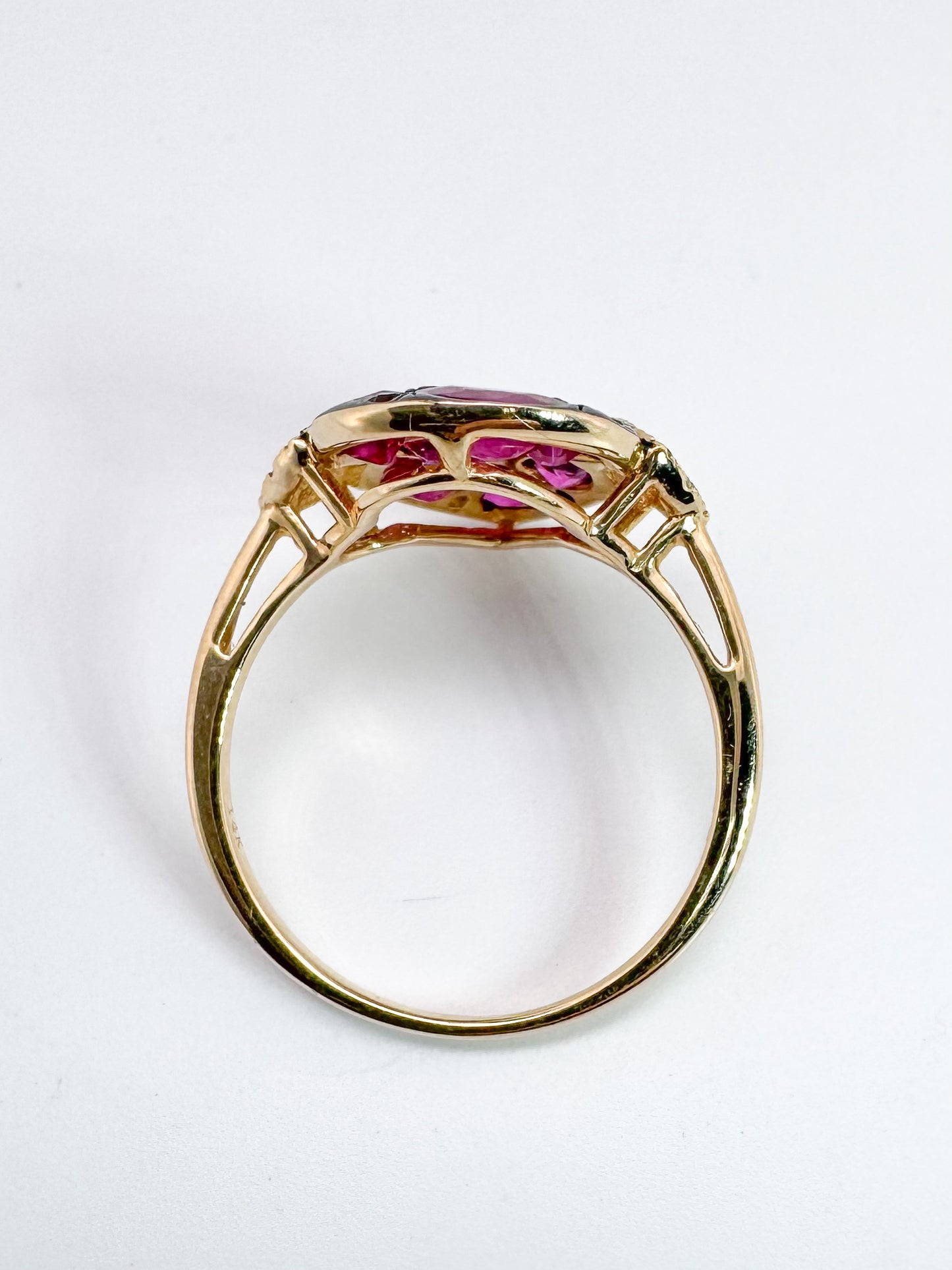 14K, Yellow gold, Natural ruby and diamond cluster ring.