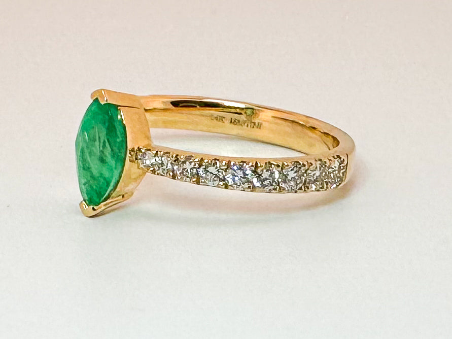 14K yellow gold, Natural emerald and diamond open concept modern fashion ring.