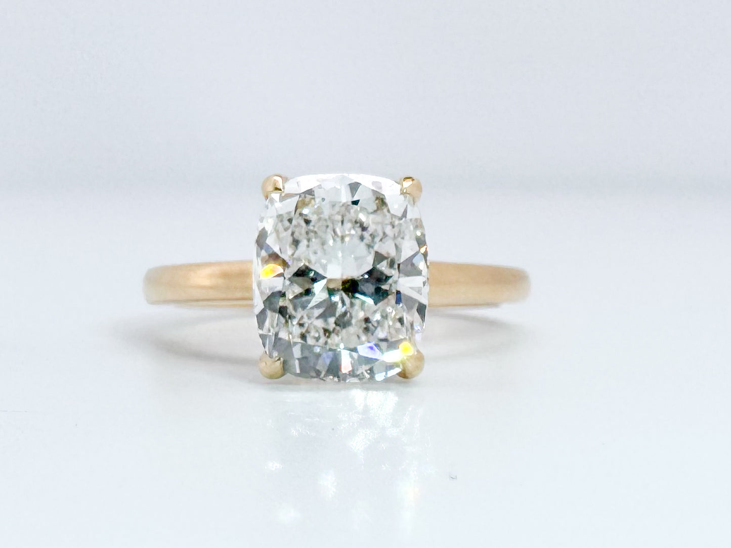 14KY 2.50 Lab grown cushion cut VS2 E IGI certified