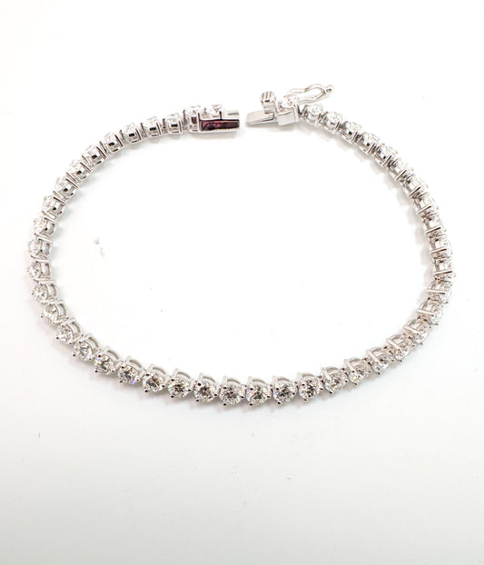 14k, White gold, 6.90 carat total weight, lab grown diamond tennis bracelet.