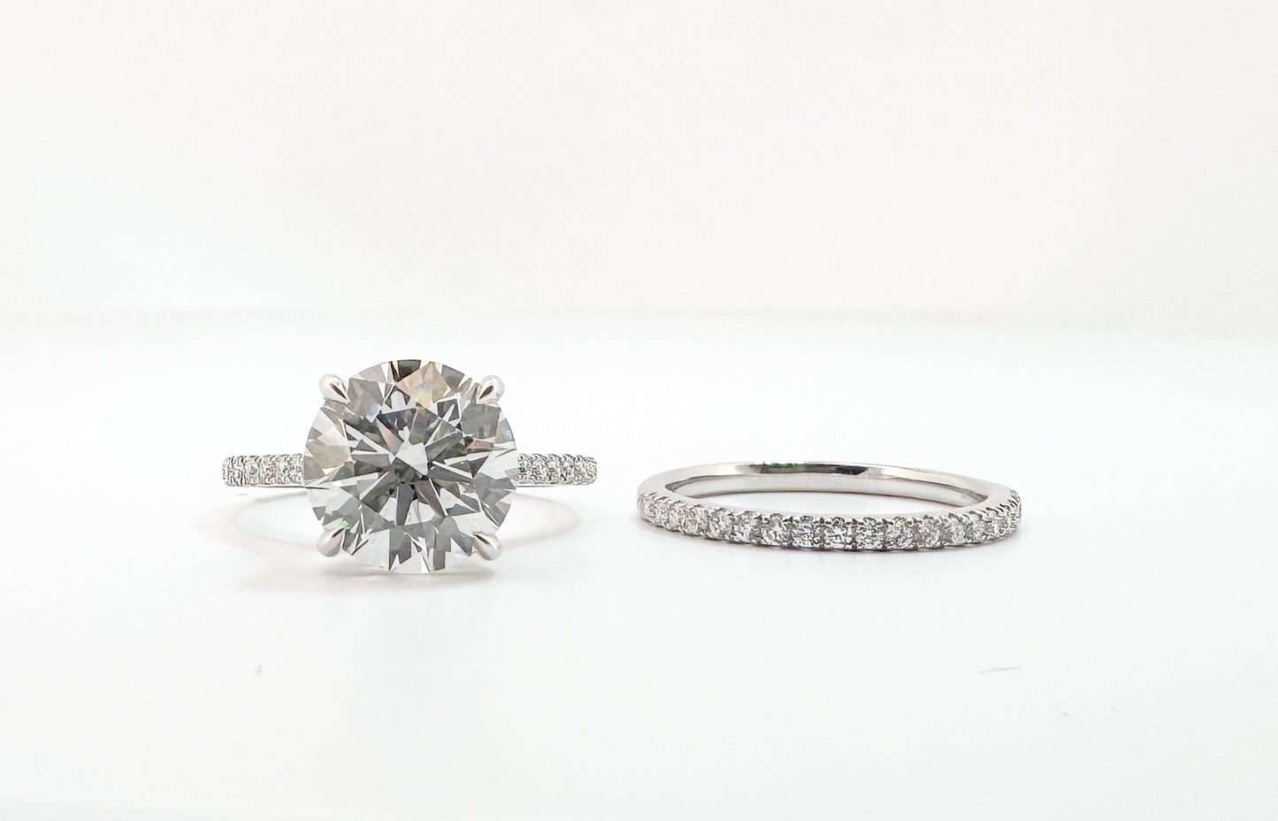 14K,White gold 4.18 lab grown round brilliant set with .32 side diamonds. Wedding set. IGI certified