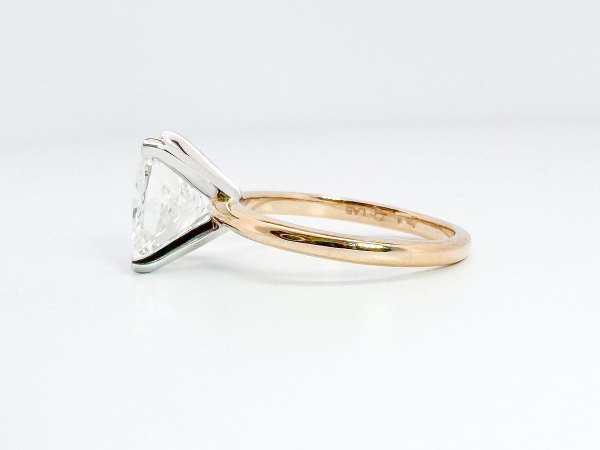 14K, Yellow gold, 3.01 VS1 E Cushion cut, lab grown engagement ring. IGI certifed