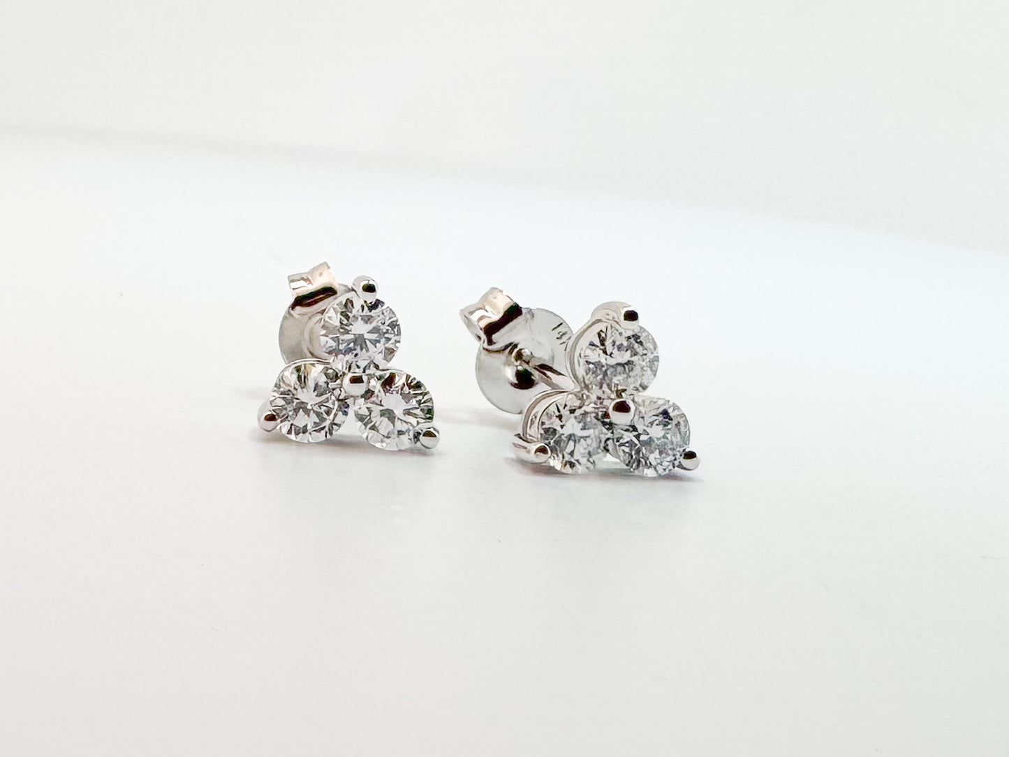 14kw, lab grown diamond cluster earrings. 1.00 diamond total weight.