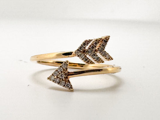 14K, Yellow gold, natuiral diamond aarow fashion ring. .10 carat total weight.