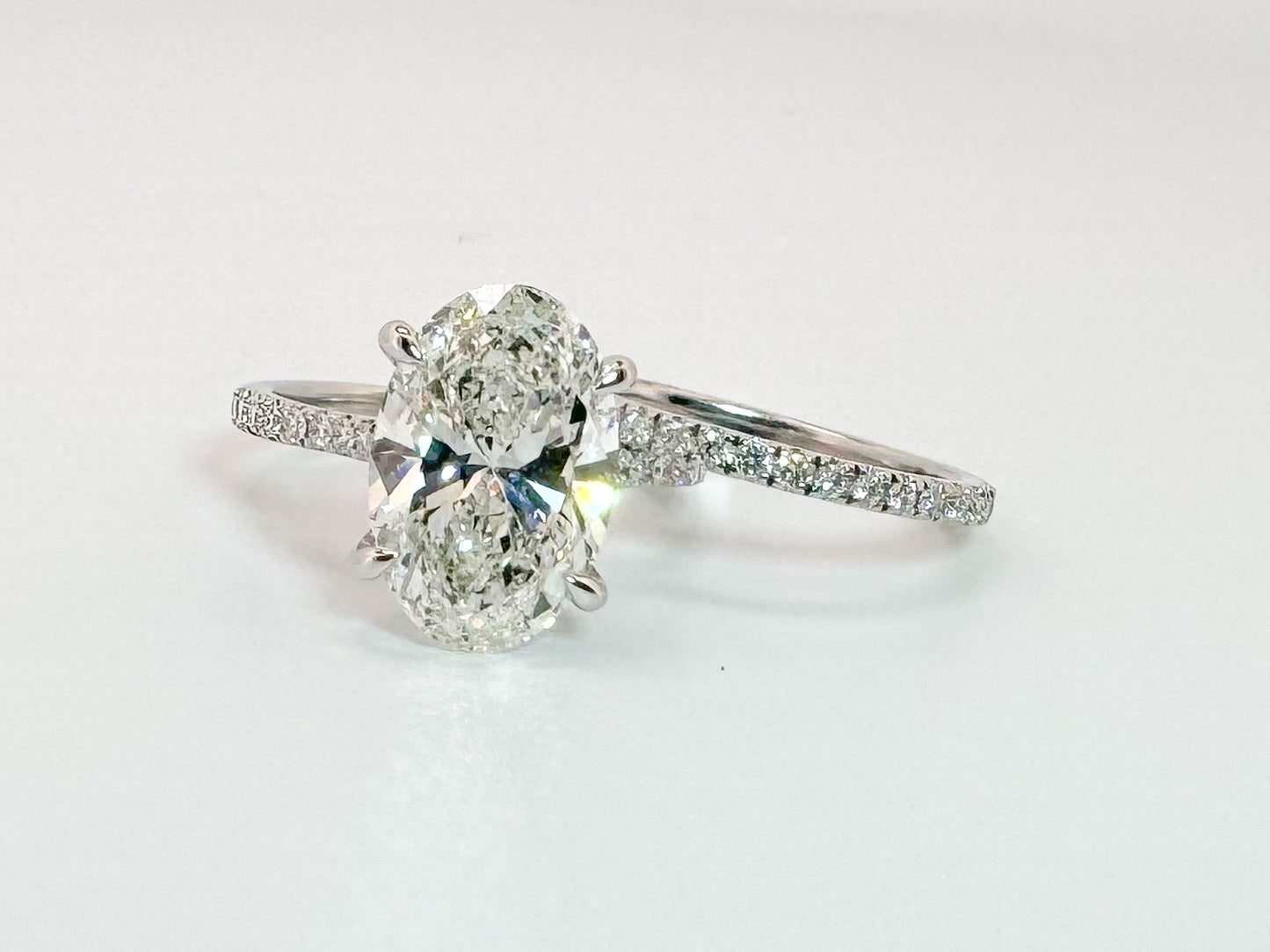 14k, white gold 5.55 carat lab grown oval diamond wedding set. VS2 G IGI certified