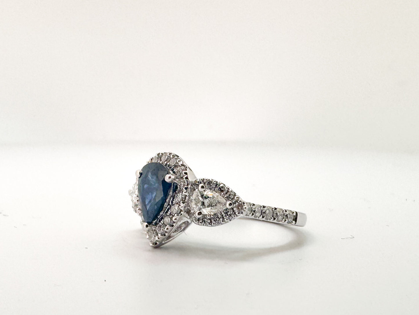 14k, White gold, Natural diamond and sapphire ring.