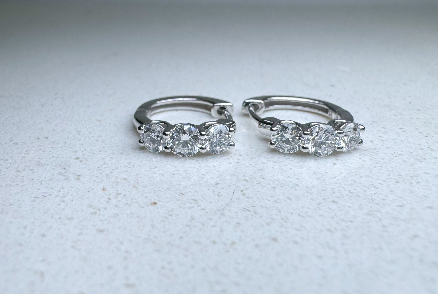 14kw 1.00 ctw lab grown diamond huggie earrings