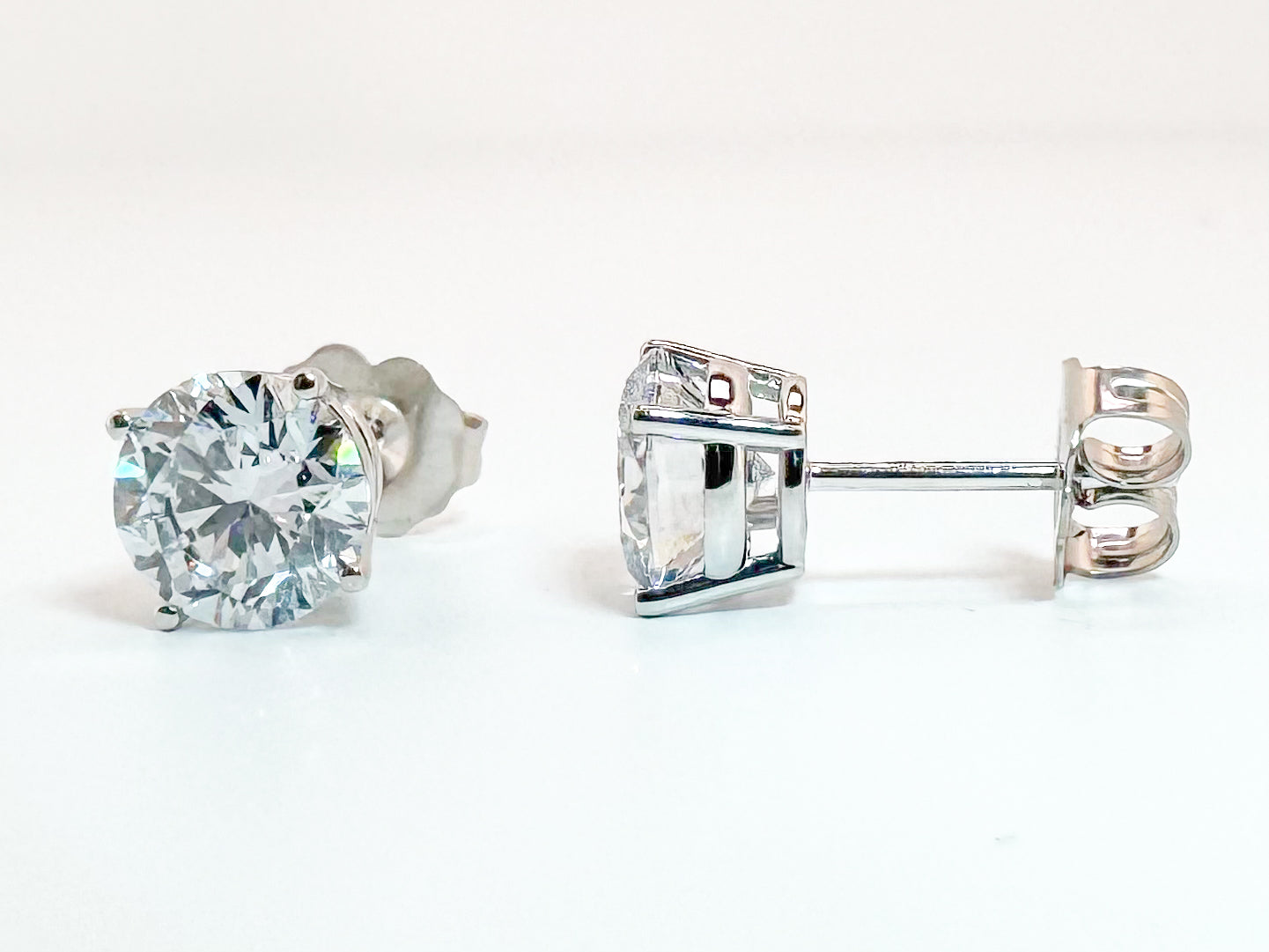 14k, White gold 1.00 ctw diamond stud earrings. VS2 E-F