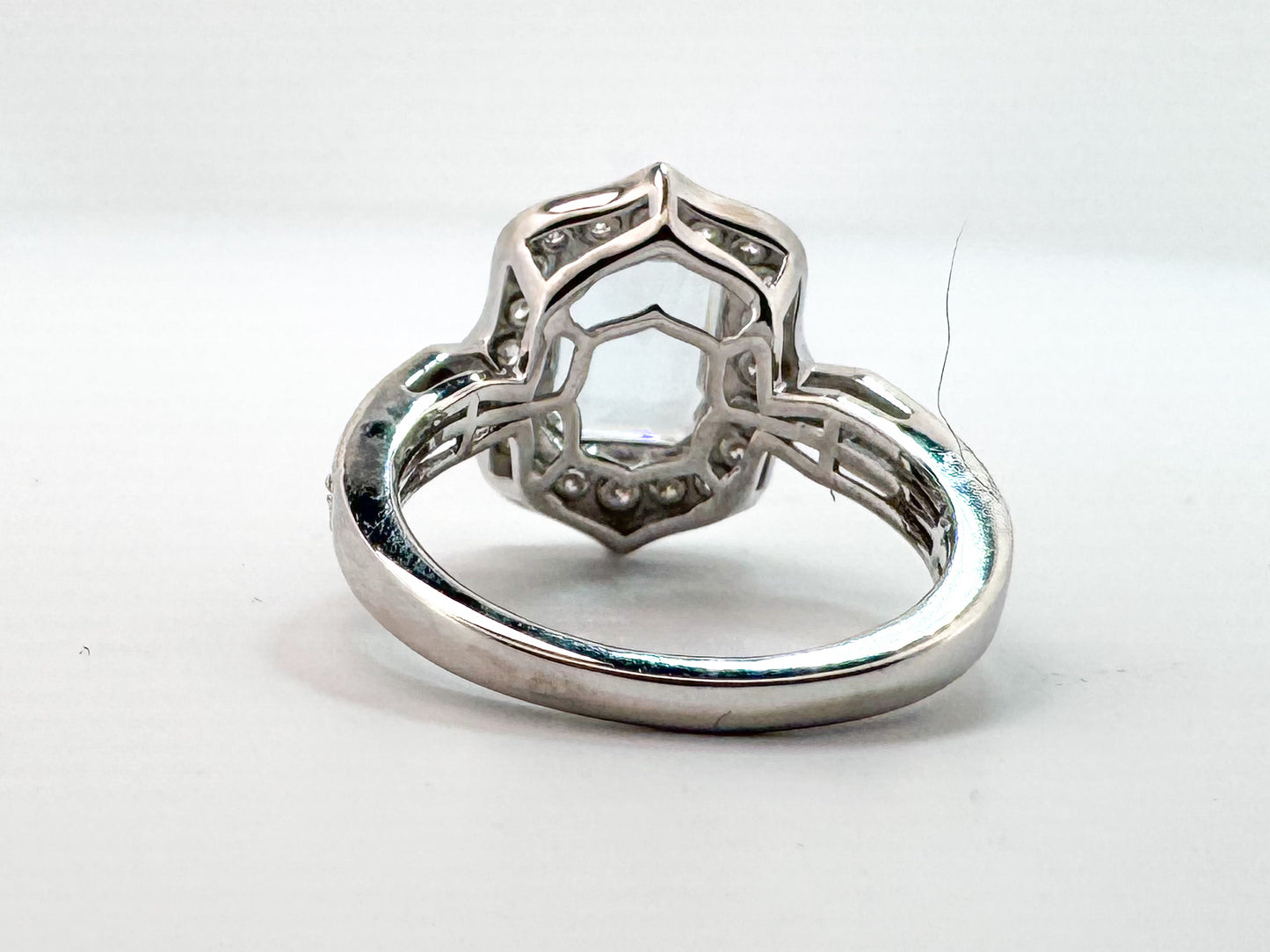 14k, white gold, Natural diamond and Aquamarine fashion ring.