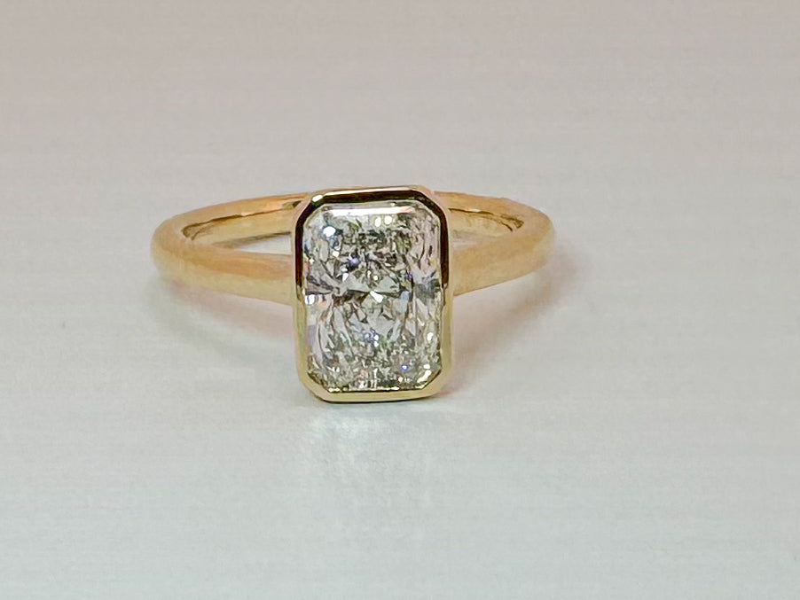 14K yellow gold 2.02 carat VS1 E lab grown diamond engagement ring