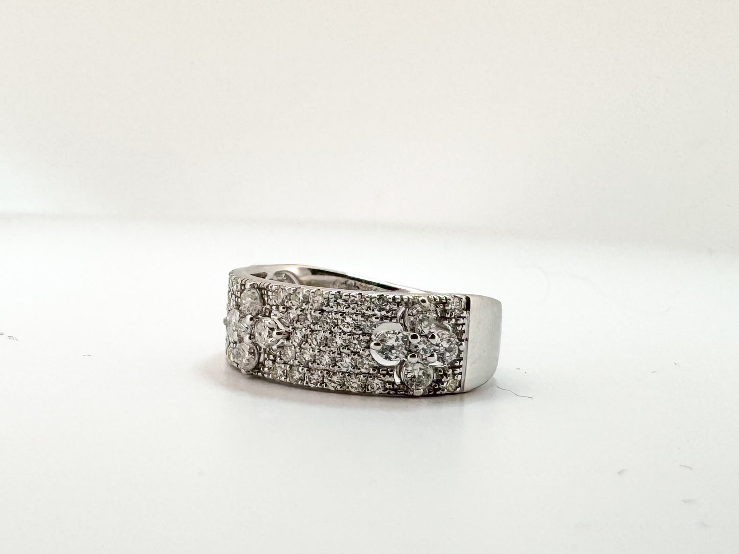 14K, white gold 1.22 carat total weight, natural diamond fashion ring.