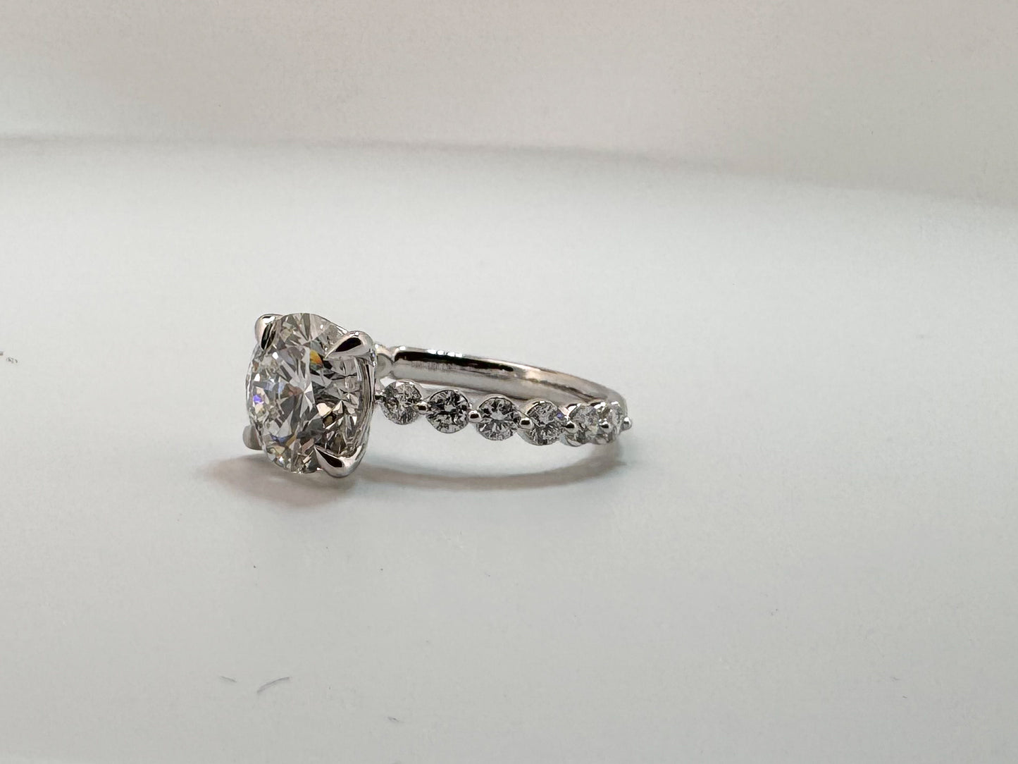 14K, white gold, 3.06 VS2 F Round brillioant set with .52 carats of side diamonds. IGI certified