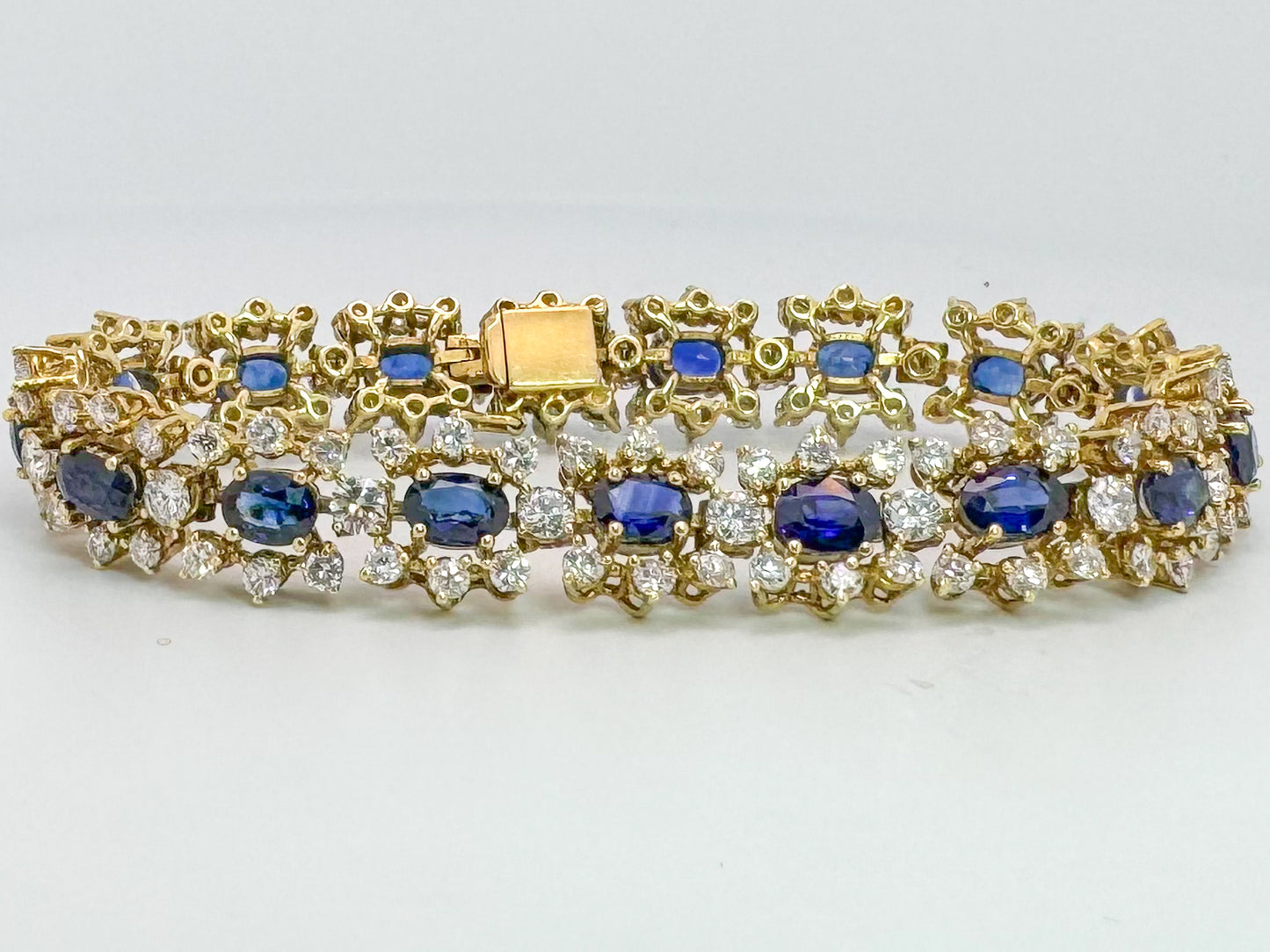 18k, 10.50 carats of natural sapphire surrounded by 9.50 carats of natural diamonds, tennis bracelet.